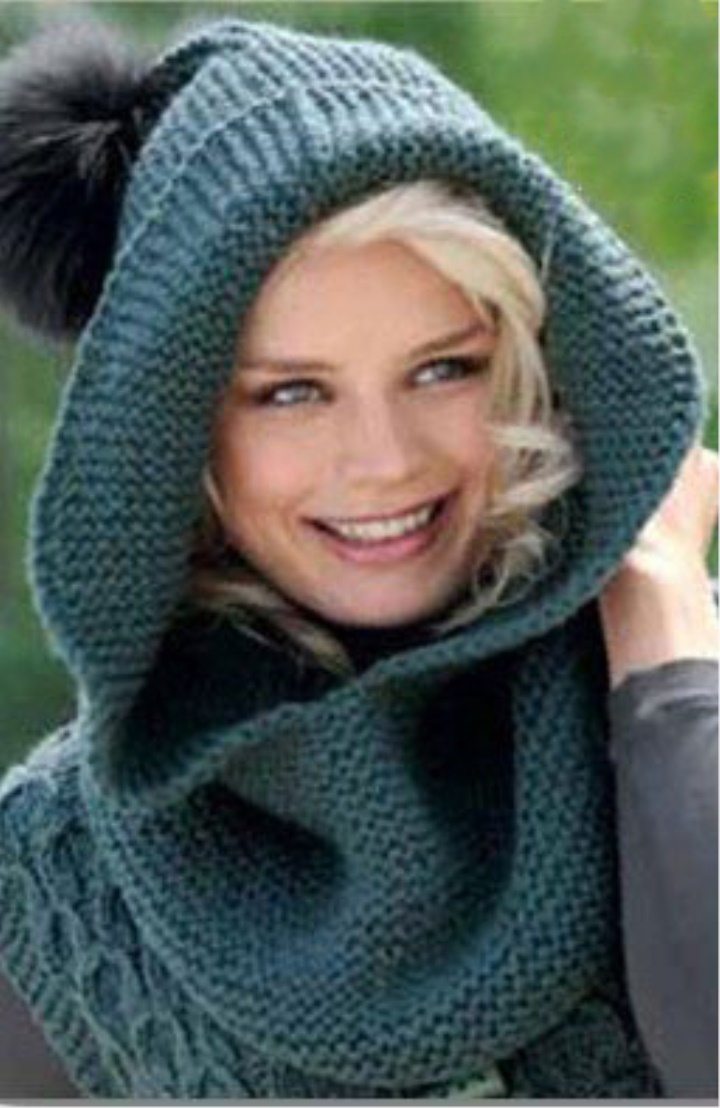 Knitted vest with a hood free pattern