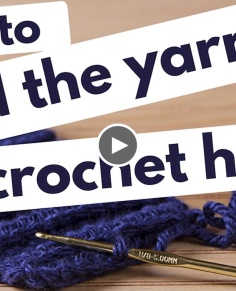 how to hold the yarn and hook for crochet