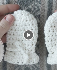 How to Crochet Newborn Baby Scratch Mitts for BEGINNERS - free crochet pattern  Last Minute Laura
