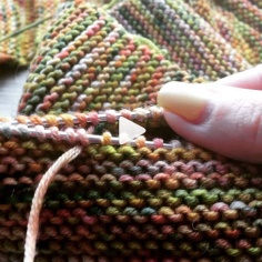 How to knit crochet closing loop video tutorial