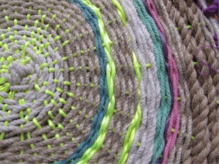 Плетеные нитки. Плетеный коврик BDH-97 (джут). Вязаные плетеные коврики. Плетеный коврик из пряжи. Тканый коврик из ниток.