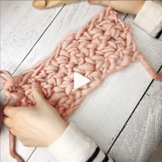 Chunky yarn and giant crochet needle video tutorial