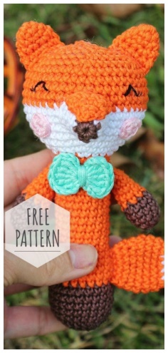 Knitted rattle Pup fox
