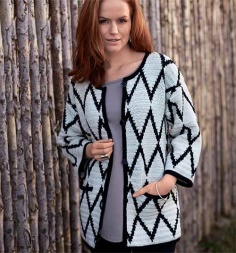CARDIGAN WITH A ZIGZAG PATTERN CROCHET.
